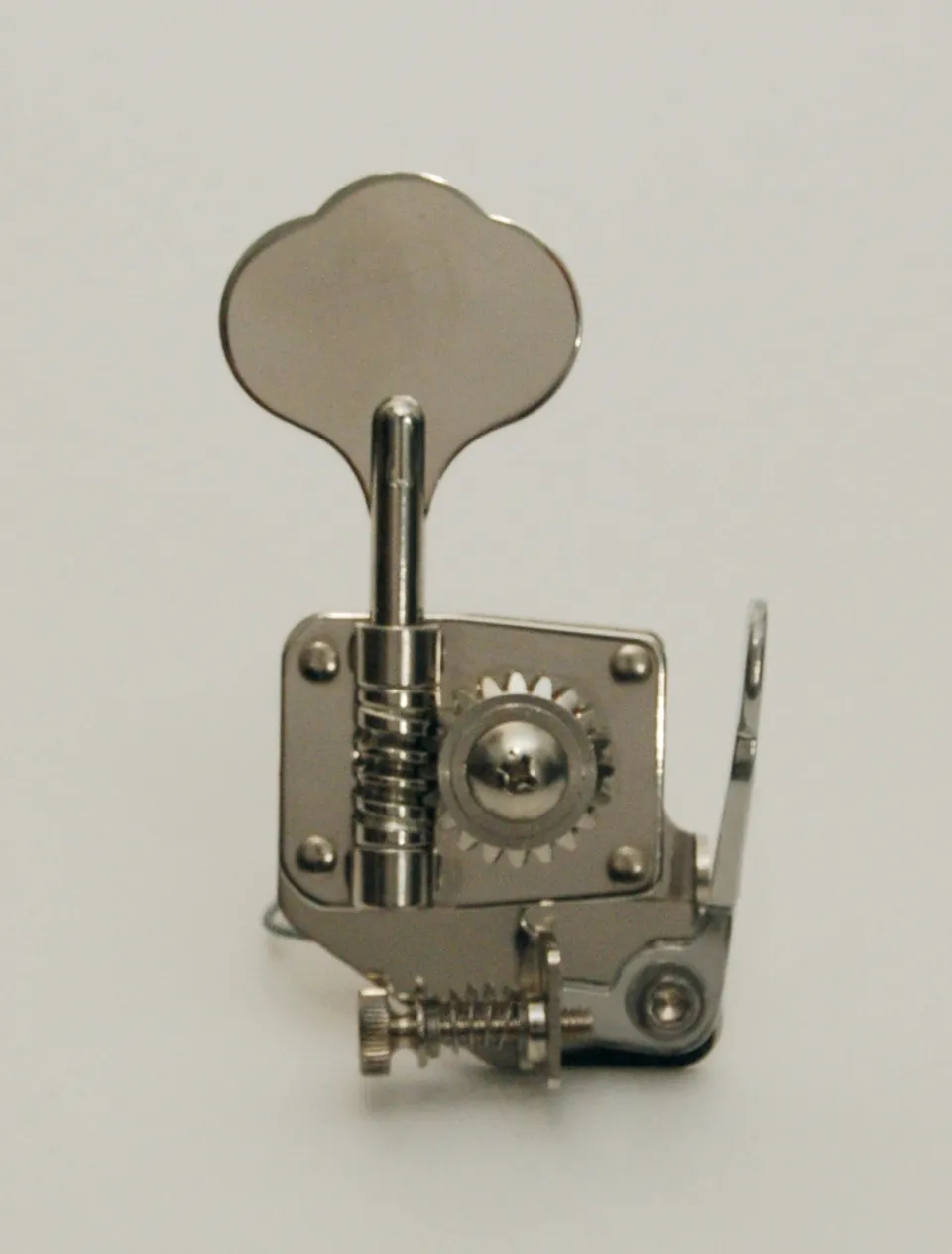 hipshot-bt10-bass-xtender-nickel-clover-key-bassseite image 1